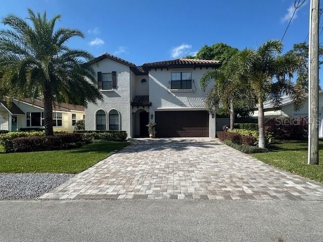 合同活跃: $1,095,000 (4 贝兹, 3 浴室, 3608 平方英尺)