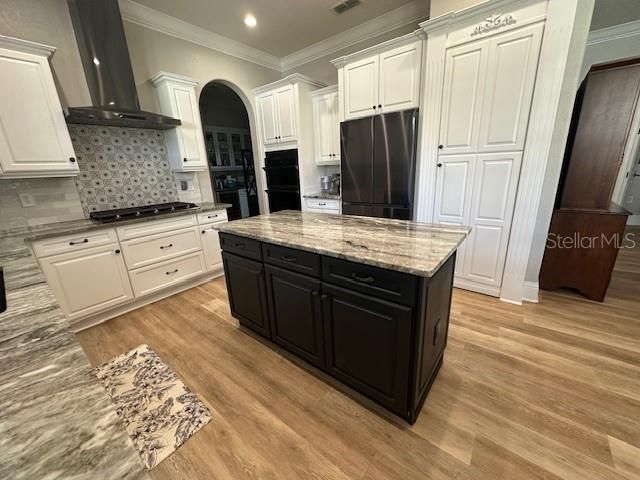 合同活跃: $1,095,000 (4 贝兹, 3 浴室, 3608 平方英尺)