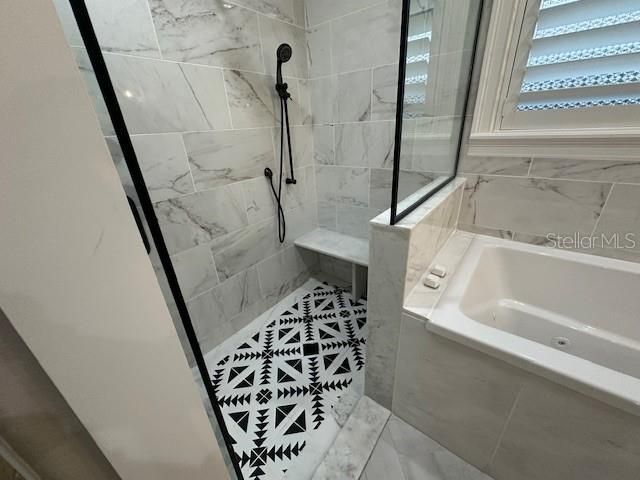 合同活跃: $1,095,000 (4 贝兹, 3 浴室, 3608 平方英尺)