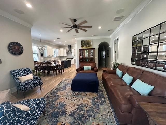 合同活跃: $1,095,000 (4 贝兹, 3 浴室, 3608 平方英尺)