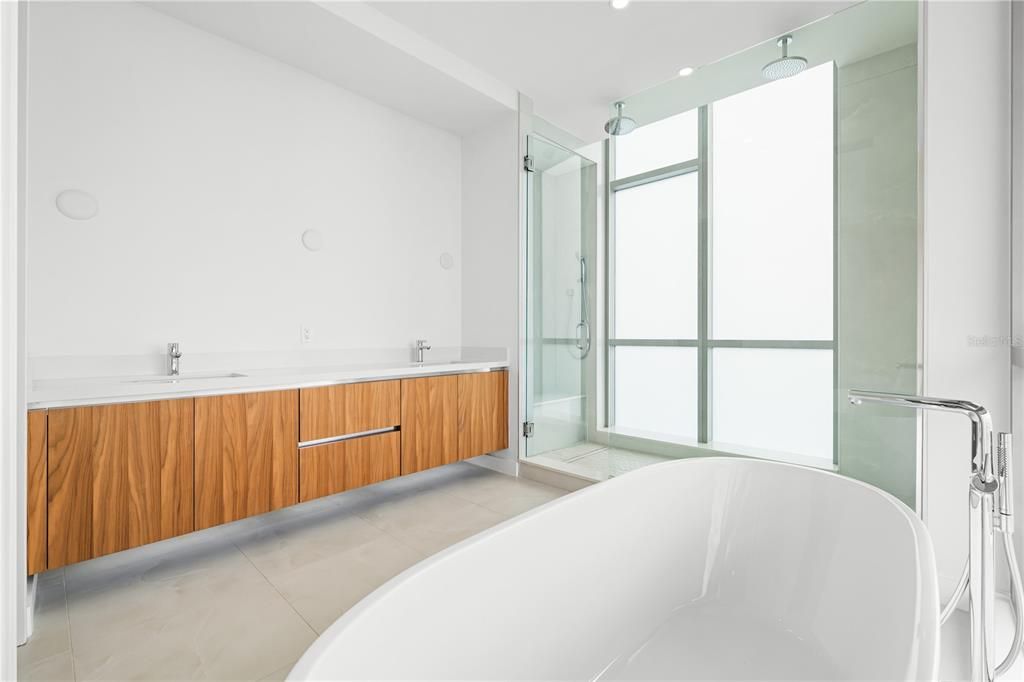 For Sale: $5,790,000 (4 beds, 4 baths, 3460 Square Feet)