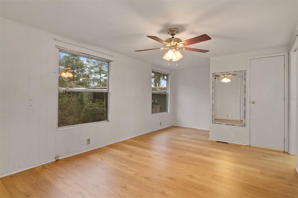 Под контрактом: $144,900 (2 спален, 2 ванн, 1464 Квадратных фут)