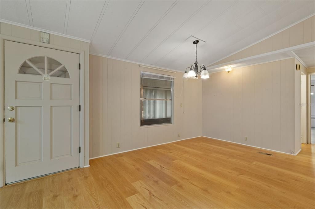 Под контрактом: $144,900 (2 спален, 2 ванн, 1464 Квадратных фут)