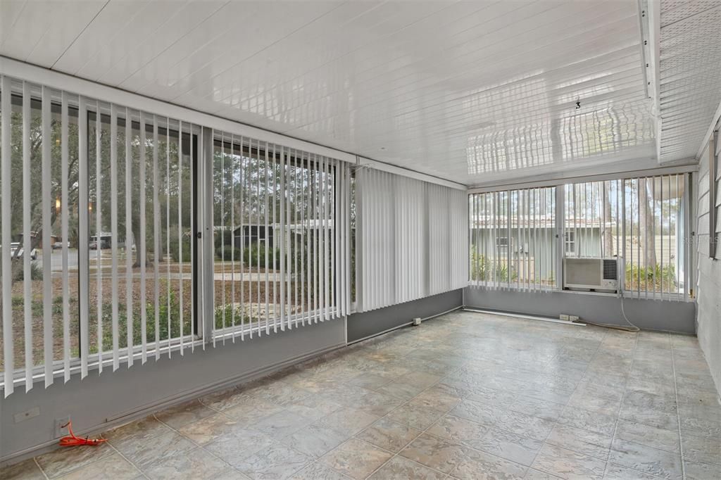 Под контрактом: $144,900 (2 спален, 2 ванн, 1464 Квадратных фут)