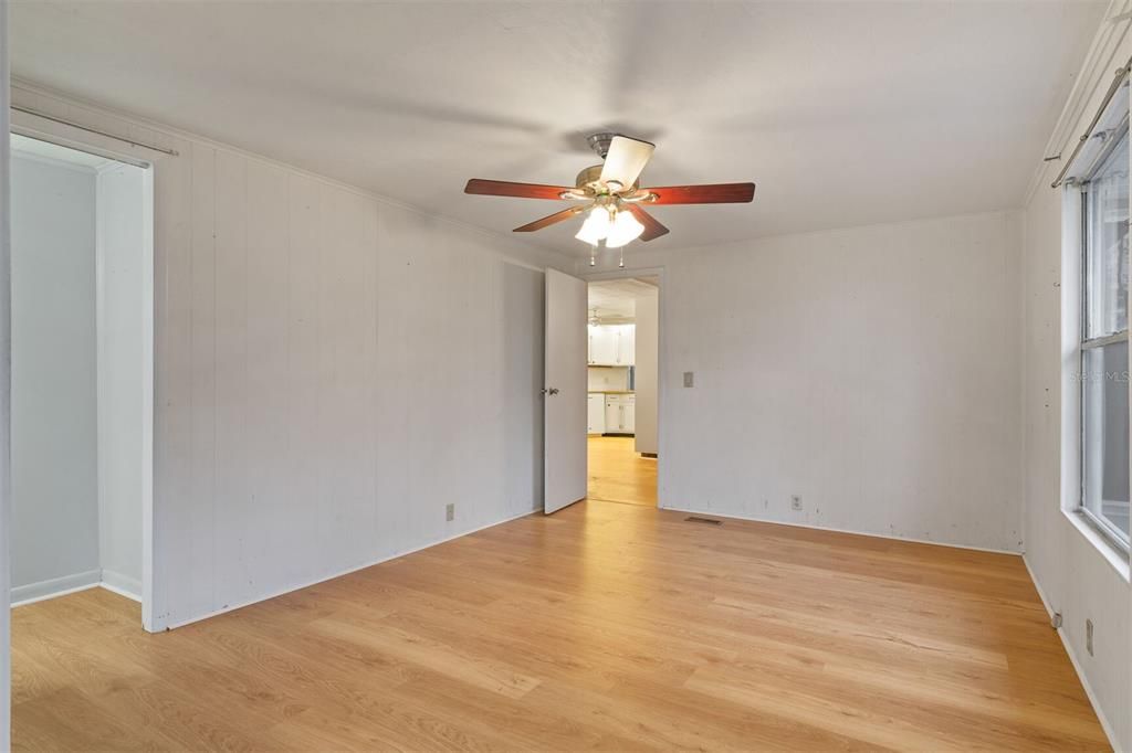 Под контрактом: $144,900 (2 спален, 2 ванн, 1464 Квадратных фут)