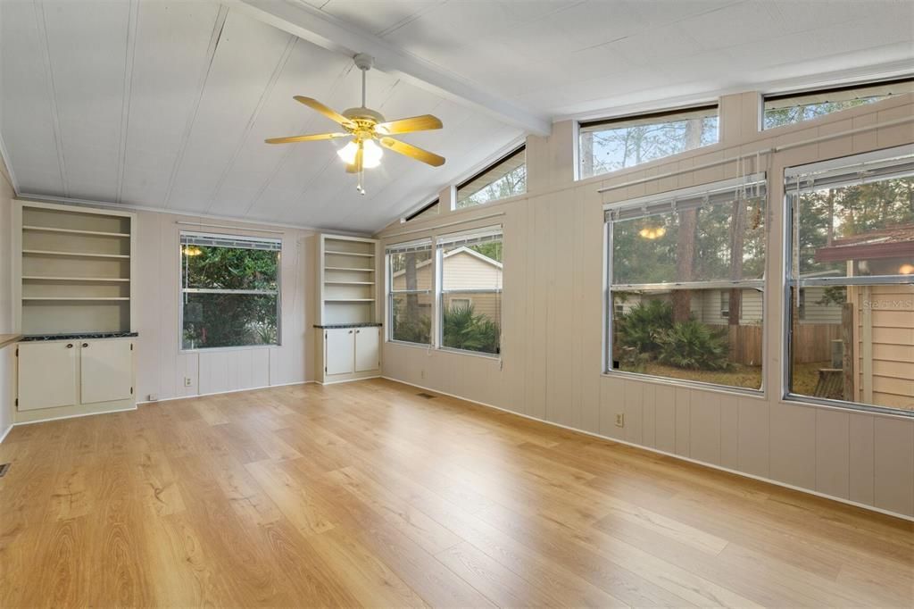 Под контрактом: $144,900 (2 спален, 2 ванн, 1464 Квадратных фут)