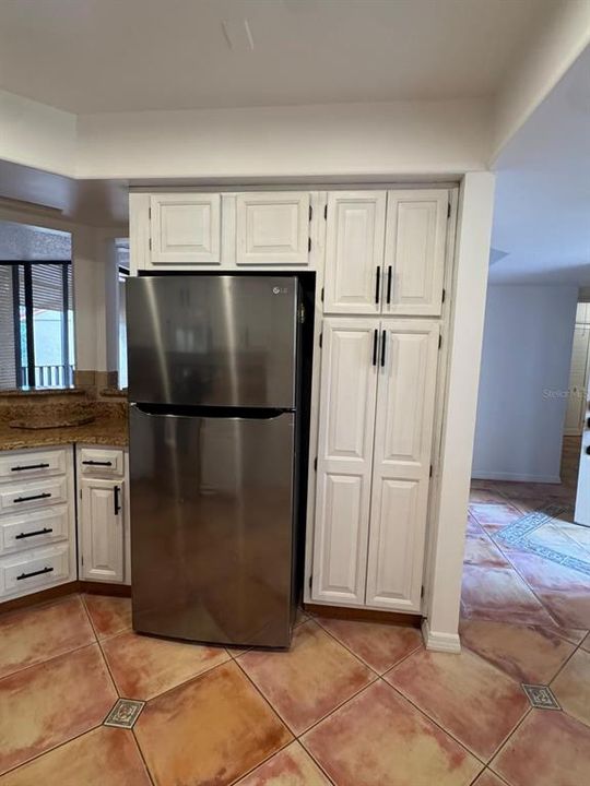 合同活跃: $2,695 (3 贝兹, 3 浴室, 1850 平方英尺)