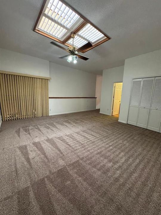 合同活跃: $2,695 (3 贝兹, 3 浴室, 1850 平方英尺)