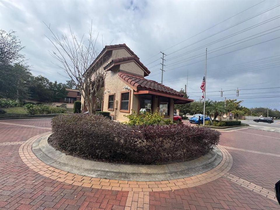 合同活跃: $2,695 (3 贝兹, 3 浴室, 1850 平方英尺)