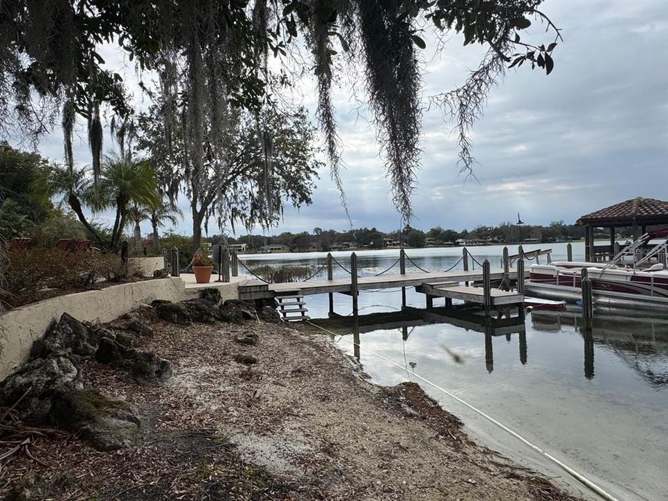 合同活跃: $2,695 (3 贝兹, 3 浴室, 1850 平方英尺)