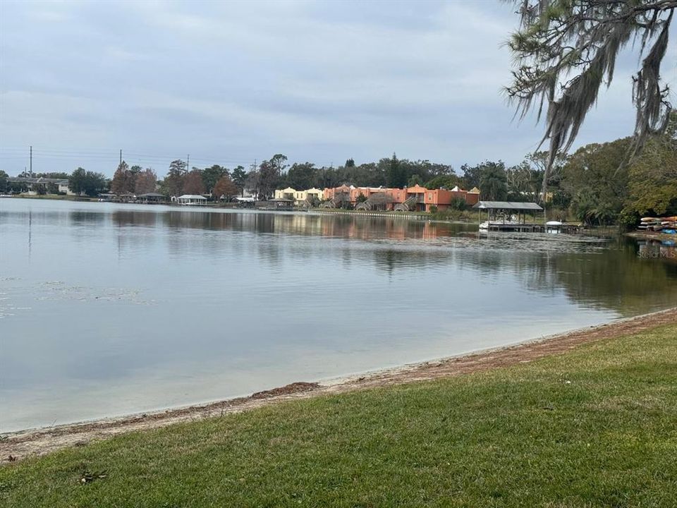 合同活跃: $2,695 (3 贝兹, 3 浴室, 1850 平方英尺)