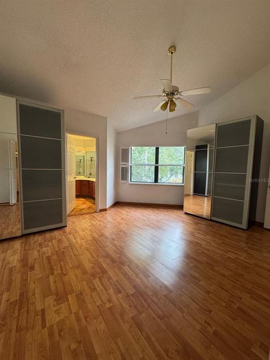 合同活跃: $2,695 (3 贝兹, 3 浴室, 1850 平方英尺)