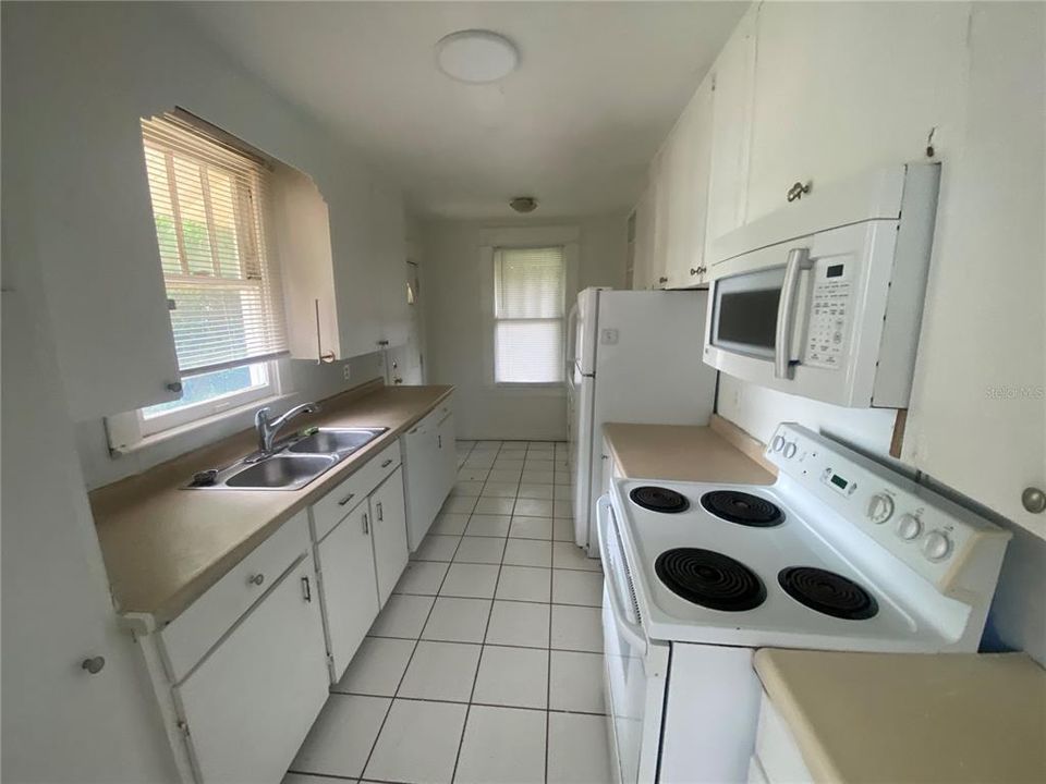 En Venta: $235,000 (4 camas, 0 baños, 1896 Pies cuadrados)