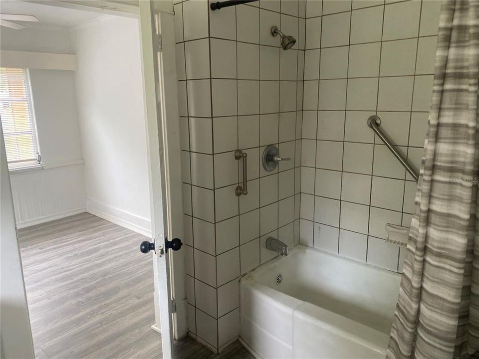 En Venta: $235,000 (4 camas, 0 baños, 1896 Pies cuadrados)