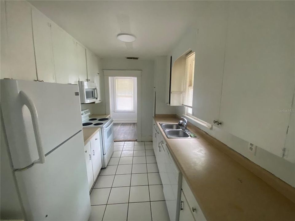 En Venta: $235,000 (4 camas, 0 baños, 1896 Pies cuadrados)