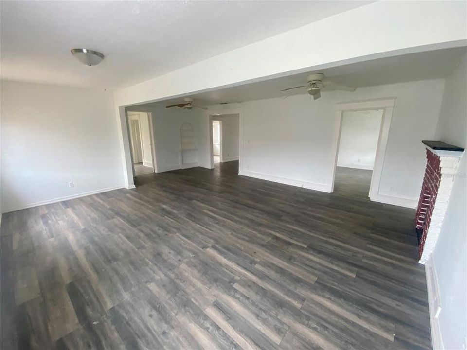 En Venta: $235,000 (4 camas, 0 baños, 1896 Pies cuadrados)