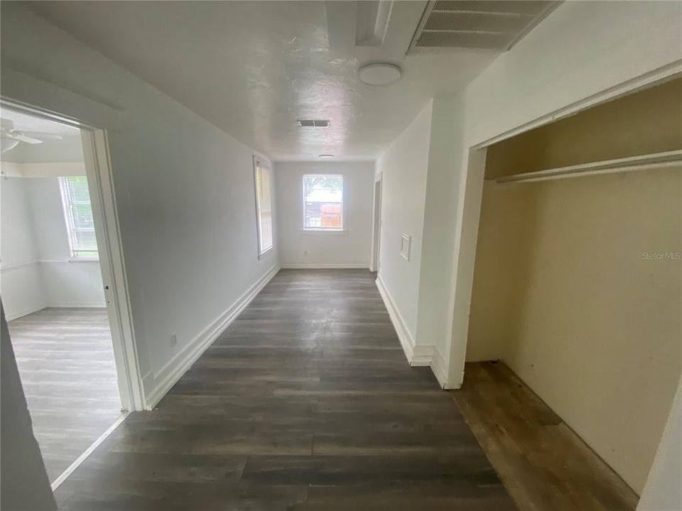 En Venta: $235,000 (4 camas, 0 baños, 1896 Pies cuadrados)