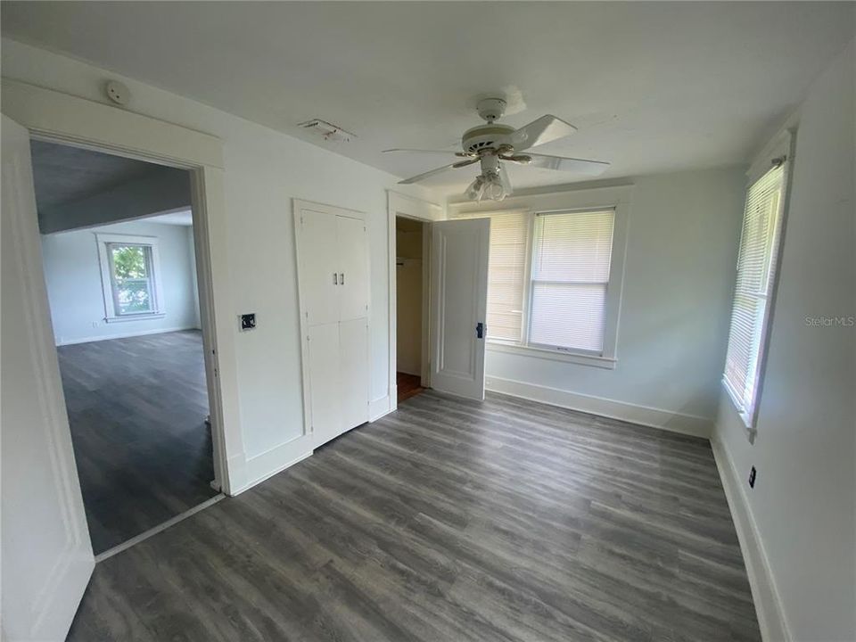 En Venta: $235,000 (4 camas, 0 baños, 1896 Pies cuadrados)