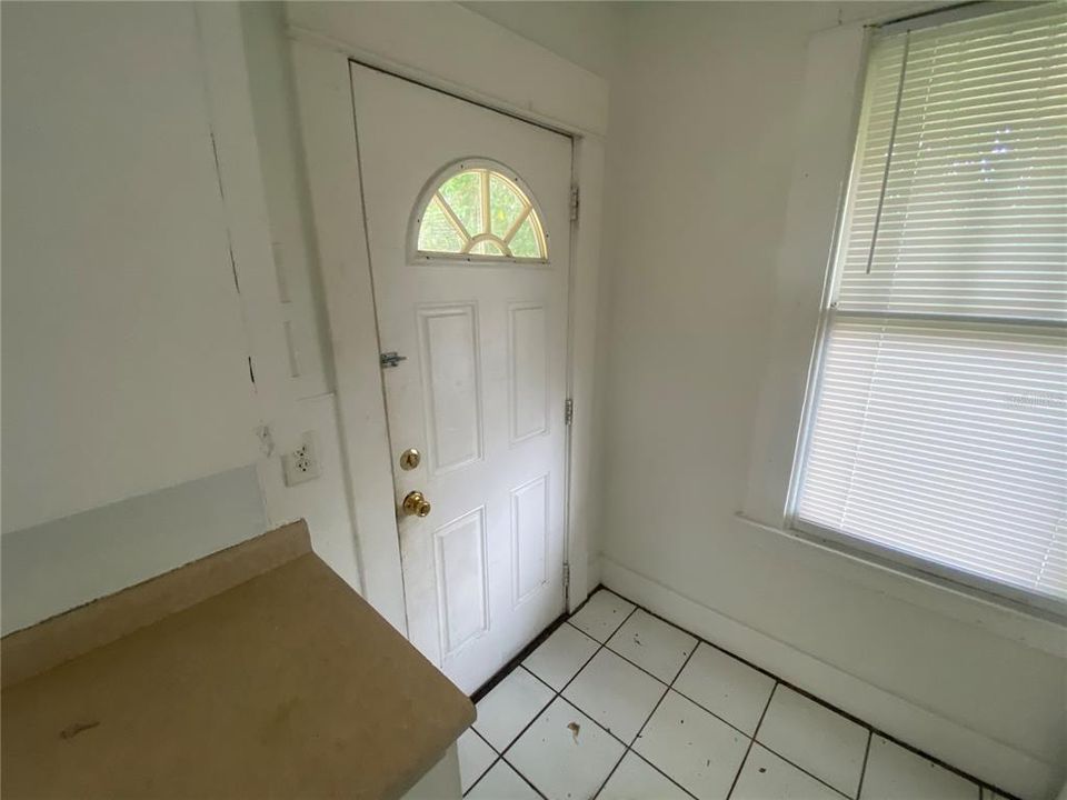 En Venta: $235,000 (4 camas, 0 baños, 1896 Pies cuadrados)