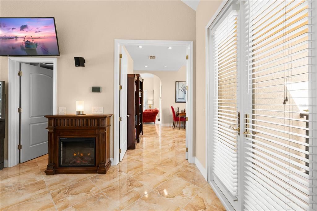 Под контрактом: $1,500,000 (5 спален, 3 ванн, 4608 Квадратных фут)