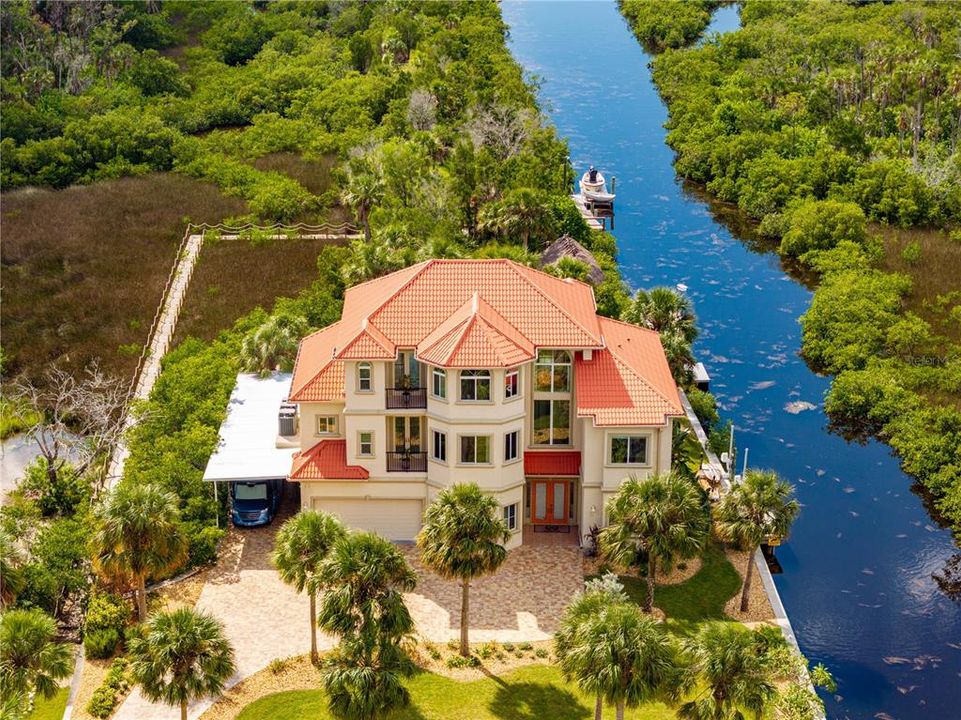 Под контрактом: $1,500,000 (5 спален, 3 ванн, 4608 Квадратных фут)