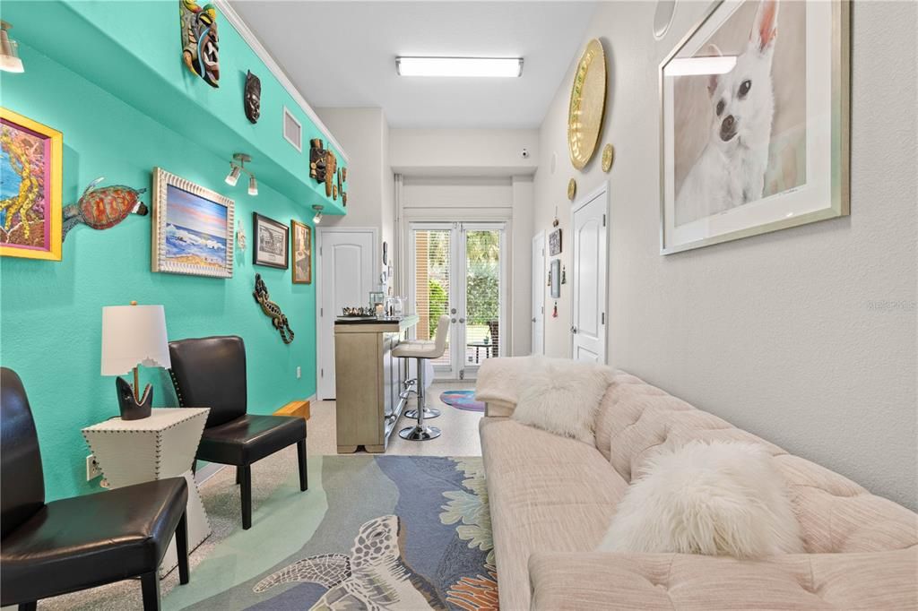 Под контрактом: $1,500,000 (5 спален, 3 ванн, 4608 Квадратных фут)