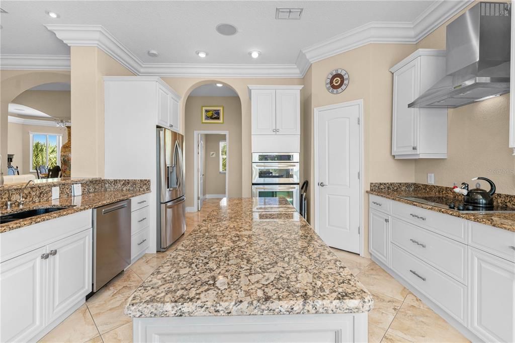 Под контрактом: $1,500,000 (5 спален, 3 ванн, 4608 Квадратных фут)