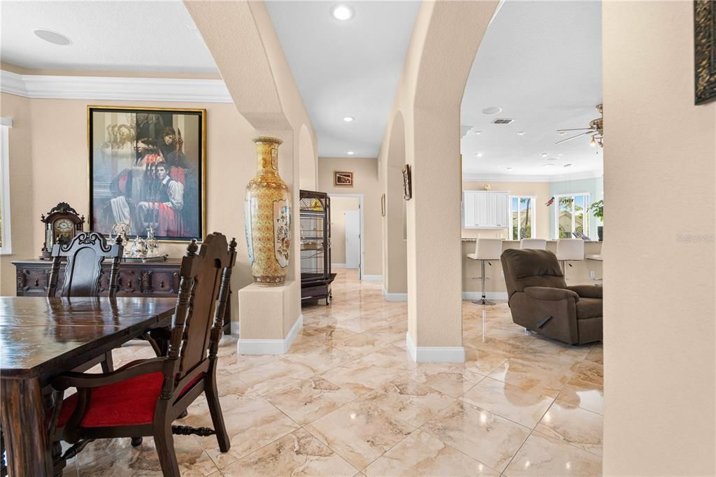 Под контрактом: $1,500,000 (5 спален, 3 ванн, 4608 Квадратных фут)