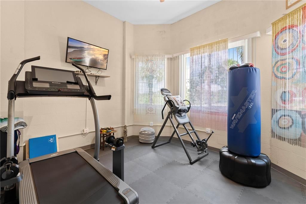 Под контрактом: $1,500,000 (5 спален, 3 ванн, 4608 Квадратных фут)