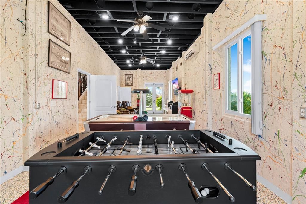 Под контрактом: $1,500,000 (5 спален, 3 ванн, 4608 Квадратных фут)