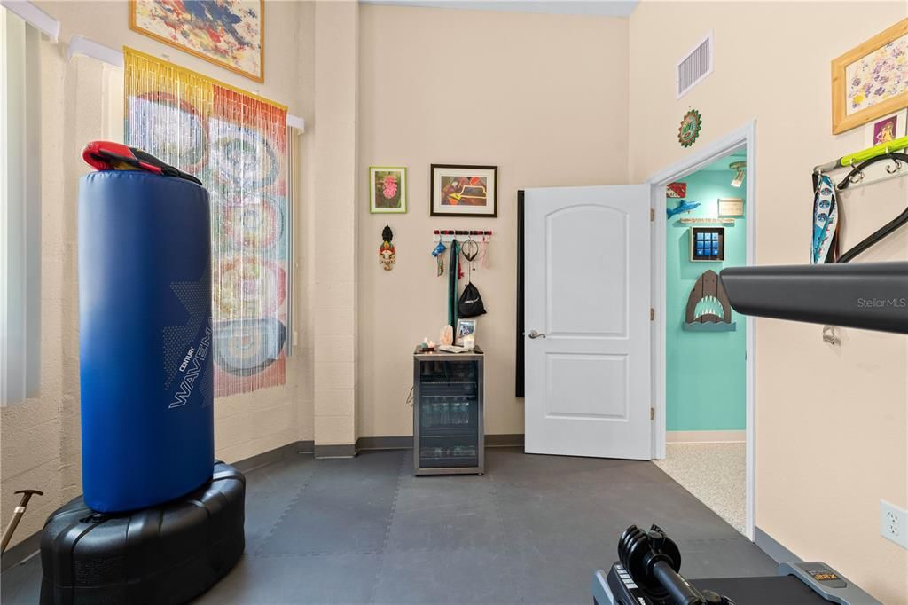 Под контрактом: $1,500,000 (5 спален, 3 ванн, 4608 Квадратных фут)