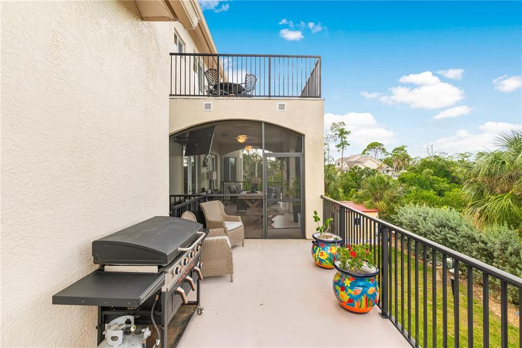 Под контрактом: $1,500,000 (5 спален, 3 ванн, 4608 Квадратных фут)