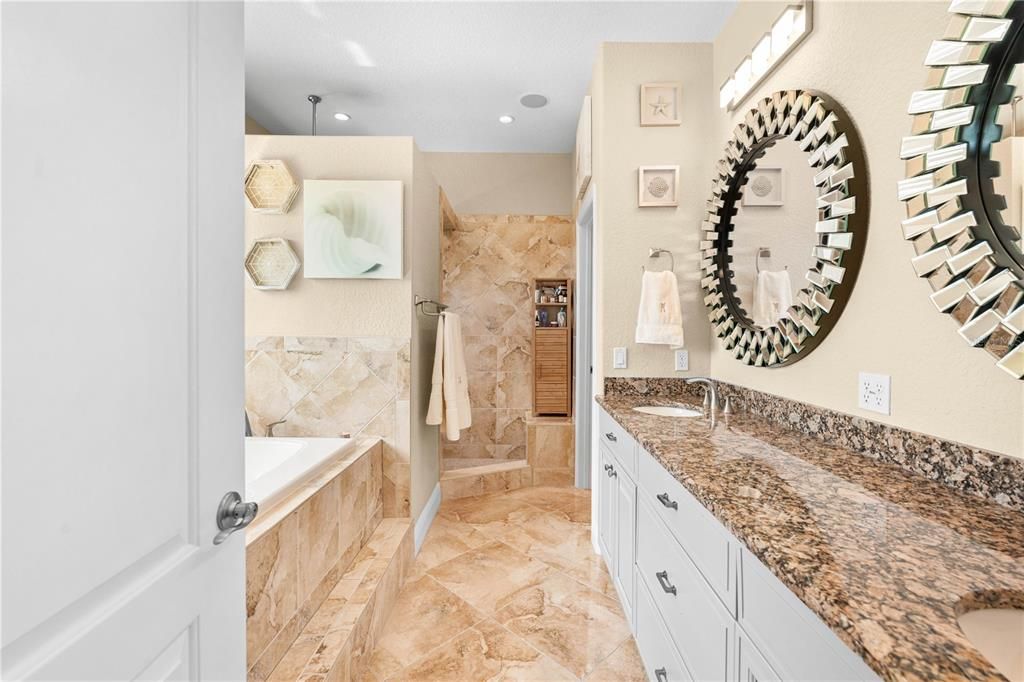 Под контрактом: $1,500,000 (5 спален, 3 ванн, 4608 Квадратных фут)