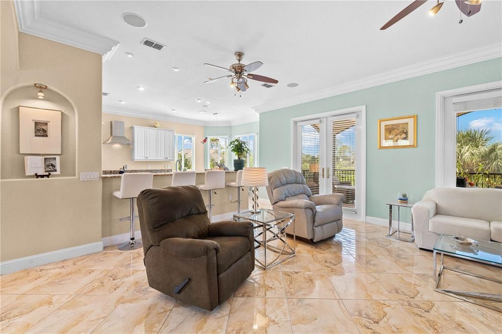 Под контрактом: $1,500,000 (5 спален, 3 ванн, 4608 Квадратных фут)