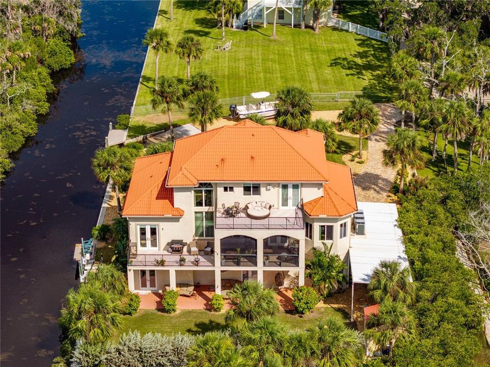 Под контрактом: $1,500,000 (5 спален, 3 ванн, 4608 Квадратных фут)