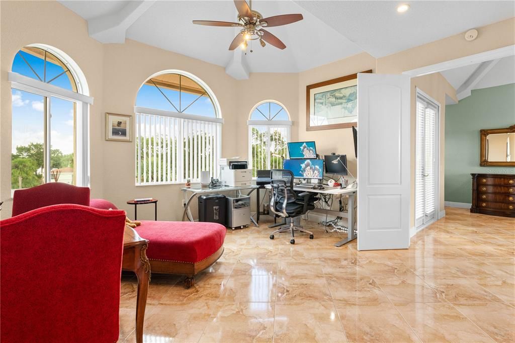 Под контрактом: $1,500,000 (5 спален, 3 ванн, 4608 Квадратных фут)