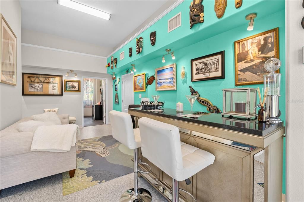 Под контрактом: $1,500,000 (5 спален, 3 ванн, 4608 Квадратных фут)