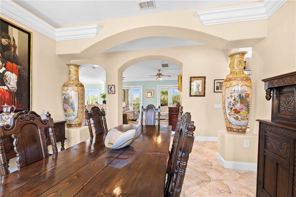 Под контрактом: $1,500,000 (5 спален, 3 ванн, 4608 Квадратных фут)