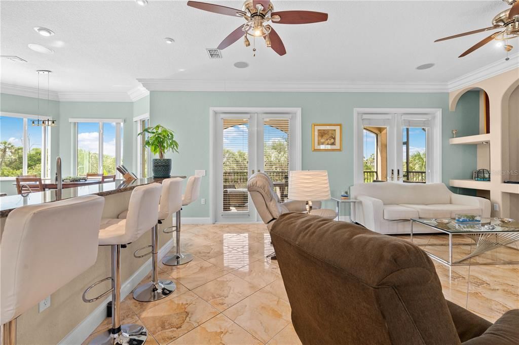 Под контрактом: $1,500,000 (5 спален, 3 ванн, 4608 Квадратных фут)