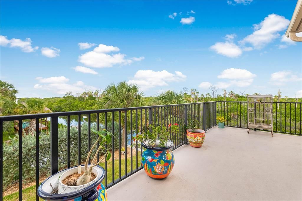 Под контрактом: $1,500,000 (5 спален, 3 ванн, 4608 Квадратных фут)