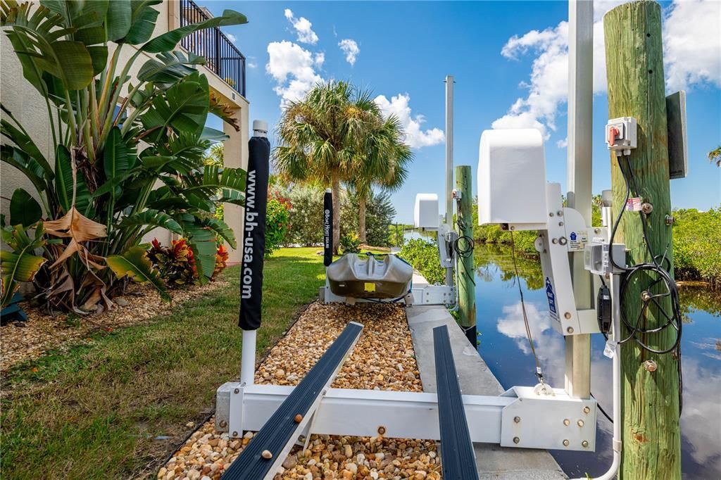 Под контрактом: $1,500,000 (5 спален, 3 ванн, 4608 Квадратных фут)