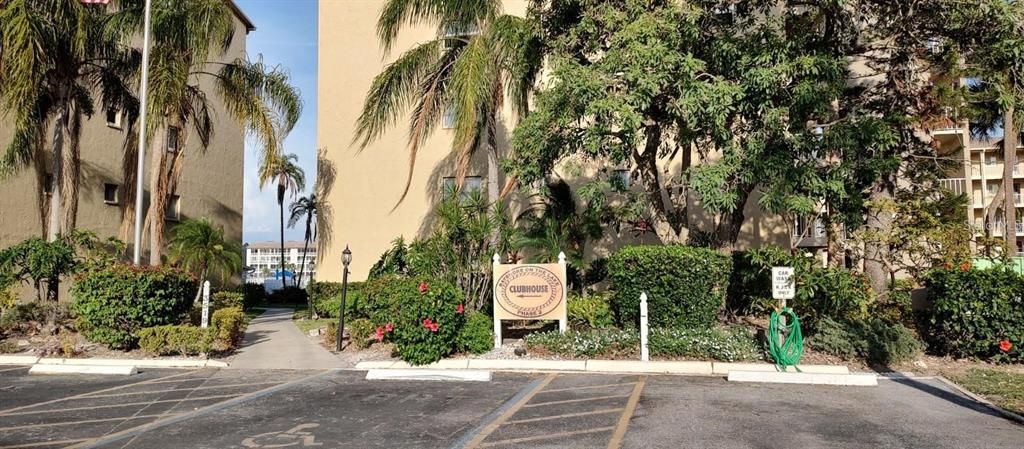 Activo con contrato: $72,500 (2 camas, 2 baños, 1144 Pies cuadrados)