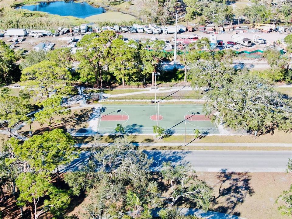 待售: $1,600,000 (4 贝兹, 0 浴室, 1596 平方英尺)