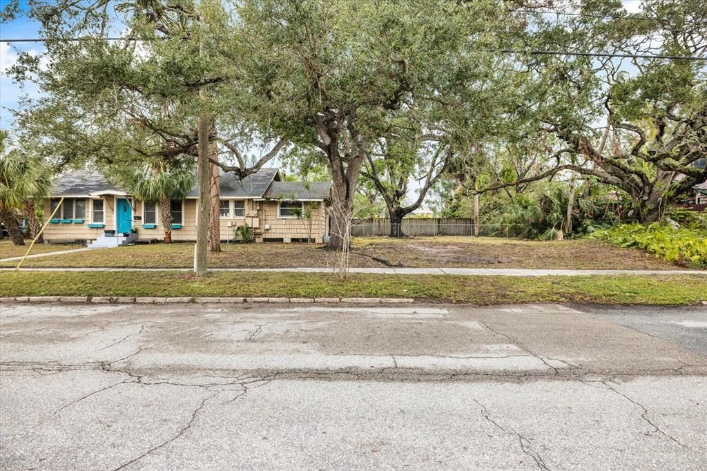 待售: $1,600,000 (4 贝兹, 0 浴室, 1596 平方英尺)