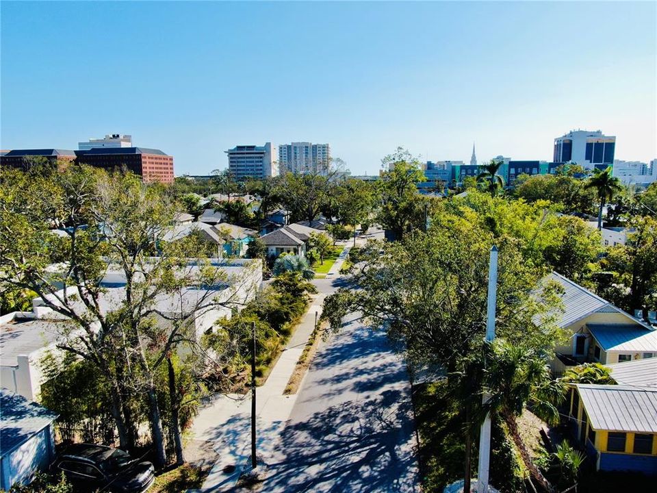 待售: $1,600,000 (4 贝兹, 0 浴室, 1596 平方英尺)