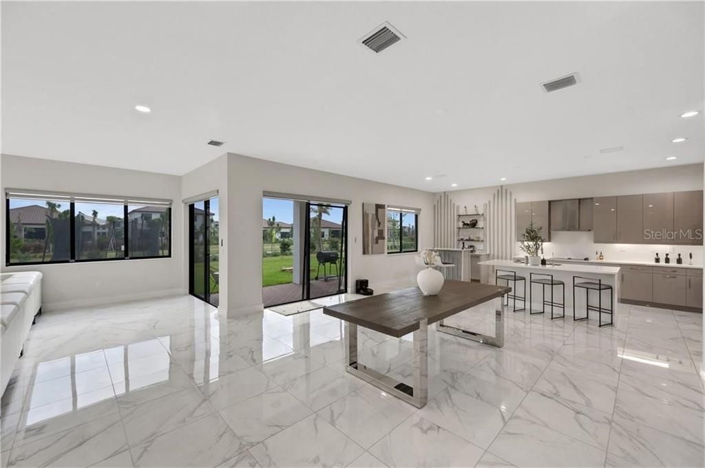 For Sale: $750,000 (4 beds, 3 baths, 3533 Square Feet)