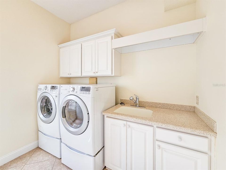 合同活跃: $1,145,000 (3 贝兹, 3 浴室, 2967 平方英尺)