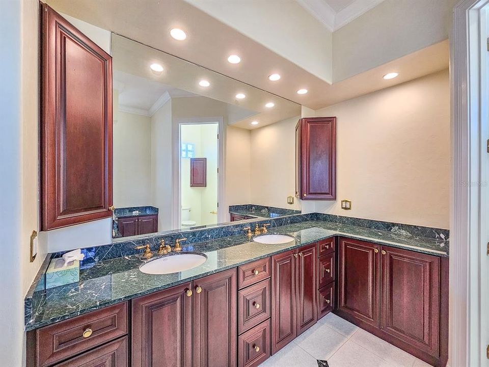 合同活跃: $1,145,000 (3 贝兹, 3 浴室, 2967 平方英尺)