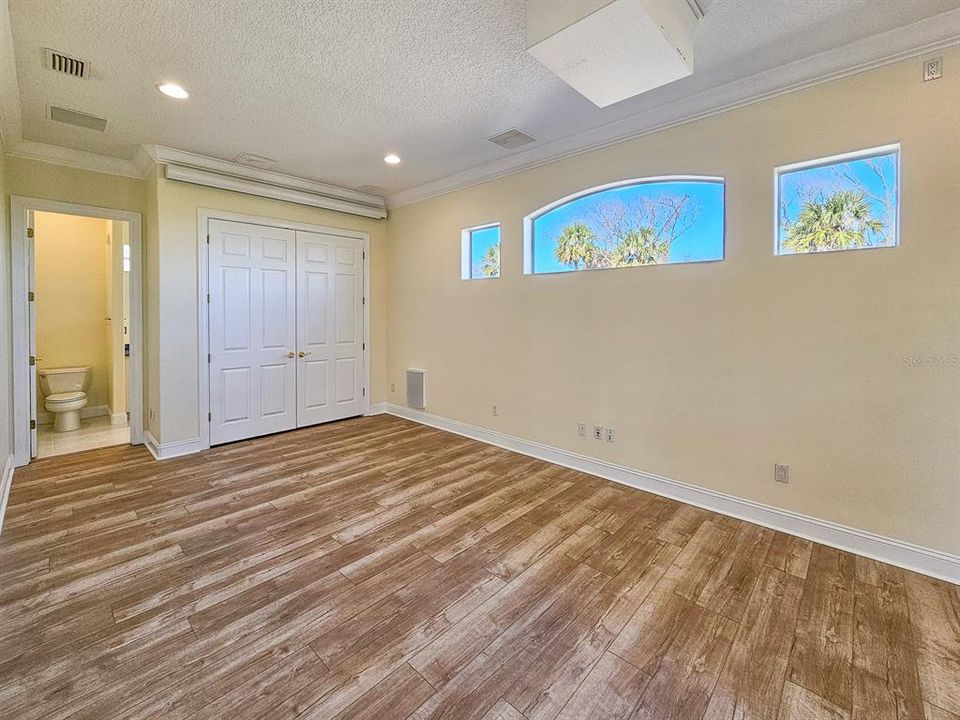 合同活跃: $1,145,000 (3 贝兹, 3 浴室, 2967 平方英尺)