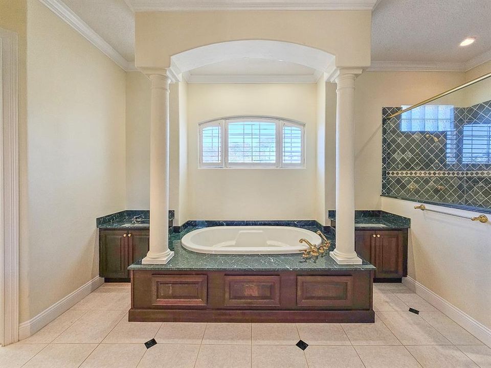 合同活跃: $1,145,000 (3 贝兹, 3 浴室, 2967 平方英尺)